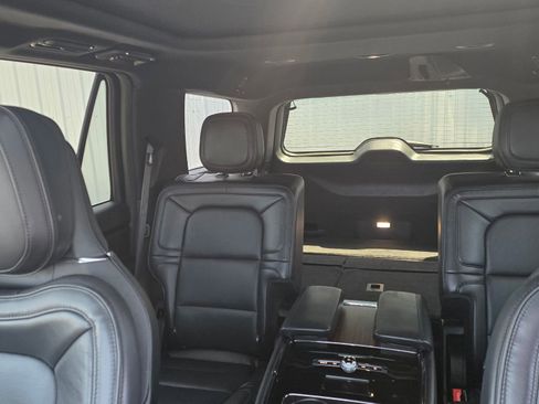Used 2019 Lincoln Navigator Reserve AWD/4WD image 8