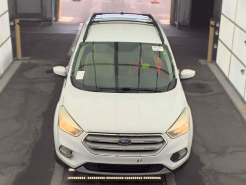 Used 2017 Ford Escape SE FWD image 2