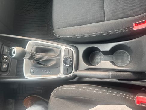 Used 2023 Hyundai Venue SEL FWD image 21