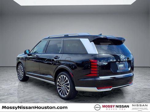 Used 2026 Hyundai Palisade Calligraphy FWD image 2