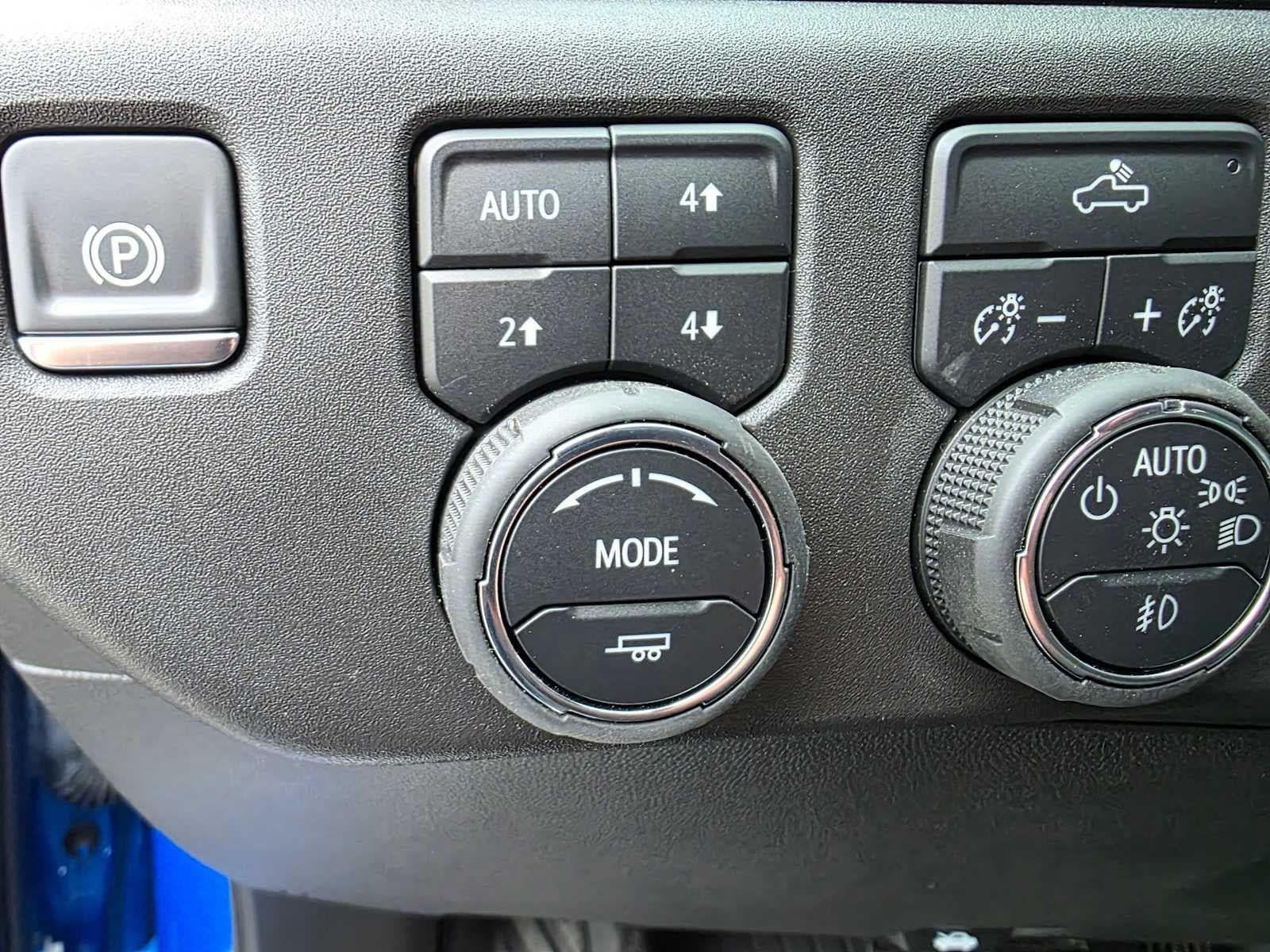 Used 2025 Chevrolet Silverado 1500 LT Trail Boss AWD/4WD image 23