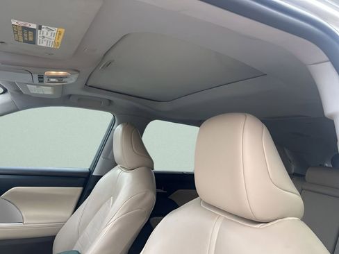 Used 2021 Toyota Highlander XLE image 20