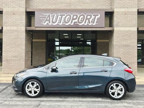 Used 2017 Chevrolet Cruze Premier FWD image 5