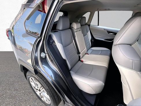 Certified 2020 Toyota RAV4 XLE Premium FWD image 28