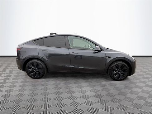 Used 2025 Tesla Model Y Long Range image 8