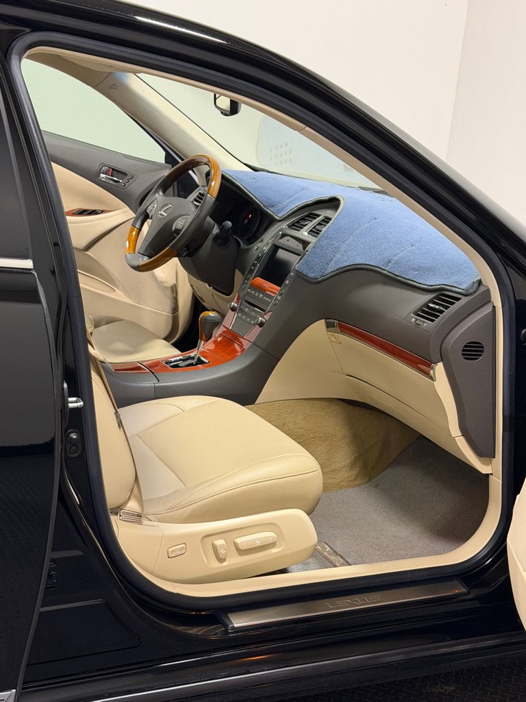 Used 2010 Lexus ES 350 w/ Preferred Accessory Package FWD image 11
