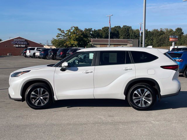 Used 2023 Toyota Highlander XLE AWD/4WD image 5