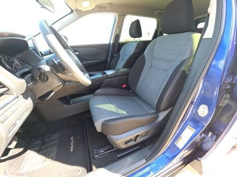 Used 2023 Nissan Rogue SV image 14