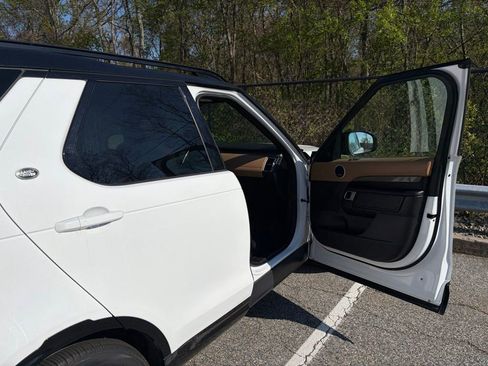 Certified 2024 Land Rover Discovery Metropolitan Edition AWD/4WD image 14