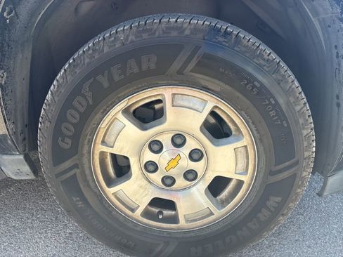 Used 2011 Chevrolet Suburban LS RWD image 3