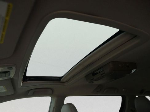 Used 2013 Toyota Sienna XLE FWD image 11