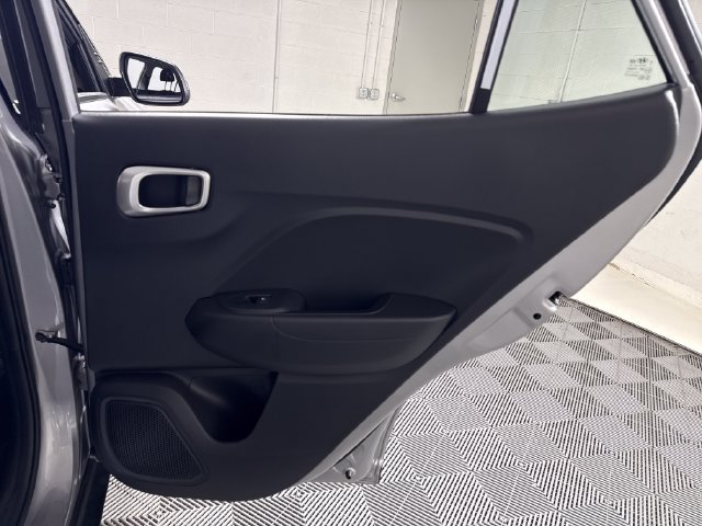 Used 2024 Hyundai Venue SEL FWD image 18