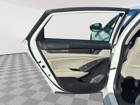 Used 2020 Honda Accord Touring image 23
