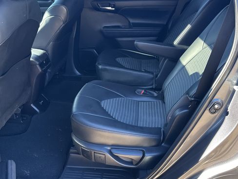 Used 2021 Toyota Highlander XSE image 21