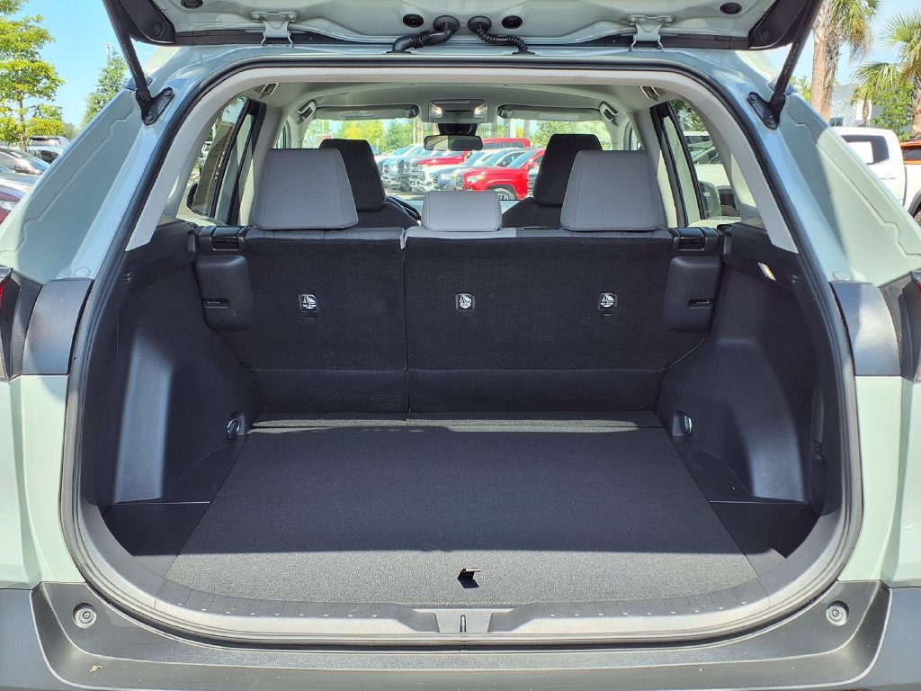 Used 2022 Toyota RAV4 XLE AWD/4WD image 19