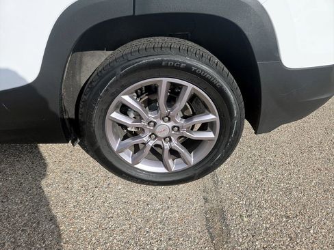 Used 2024 GMC Terrain SLT image 34