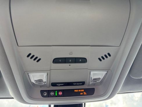 Used 2025 Chevrolet Blazer LT w/ Convenience Package FWD image 24
