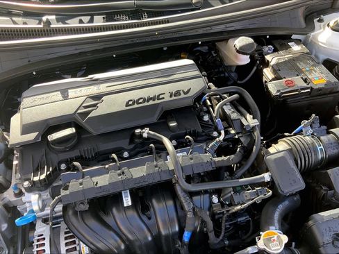 Used 2025 Hyundai Elantra SEL image 31