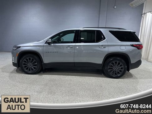 Used 2023 Chevrolet Traverse RS image 2