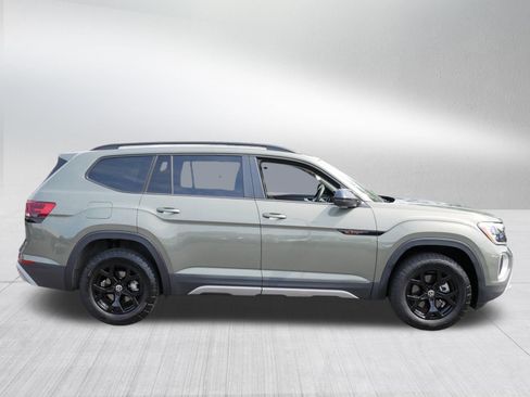 Certified 2025 Volkswagen Atlas Peak Edition SE AWD/4WD image 8
