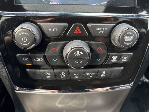 Used 2022 Jeep Grand Cherokee Laredo X image 27