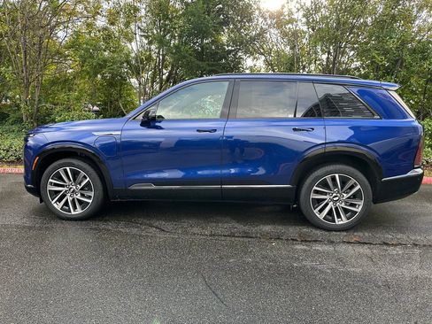 New 2026 Cadillac Vistiq Sport image 2