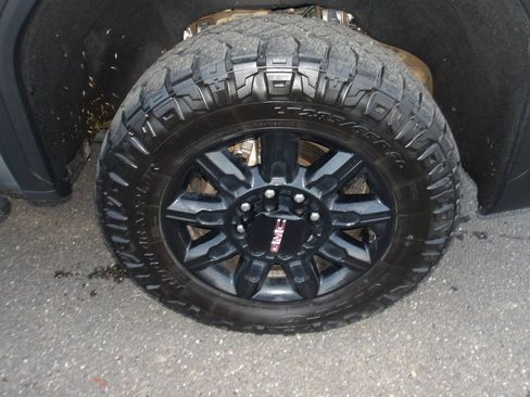 Used 2024 GMC Sierra 2500 AT4 image 12