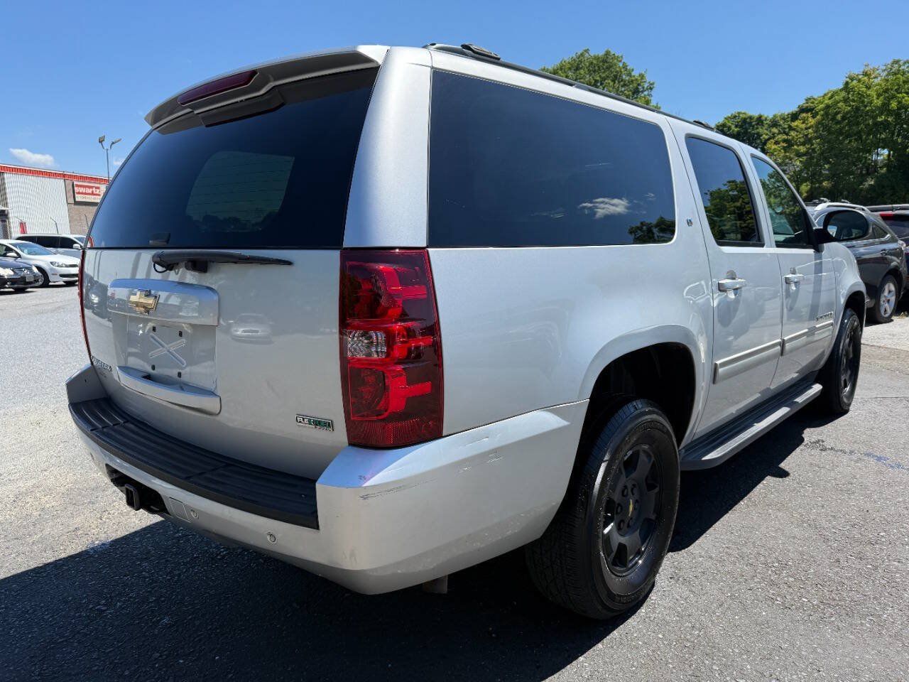 Used 2010 Chevrolet Suburban LT AWD/4WD image 5