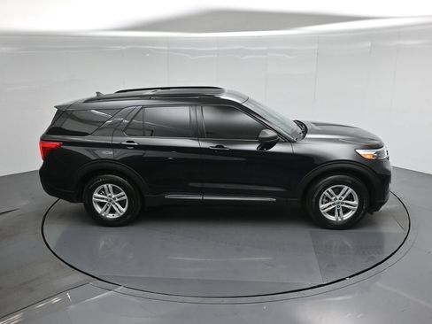 Certified 2024 Ford Explorer XLT RWD image 33