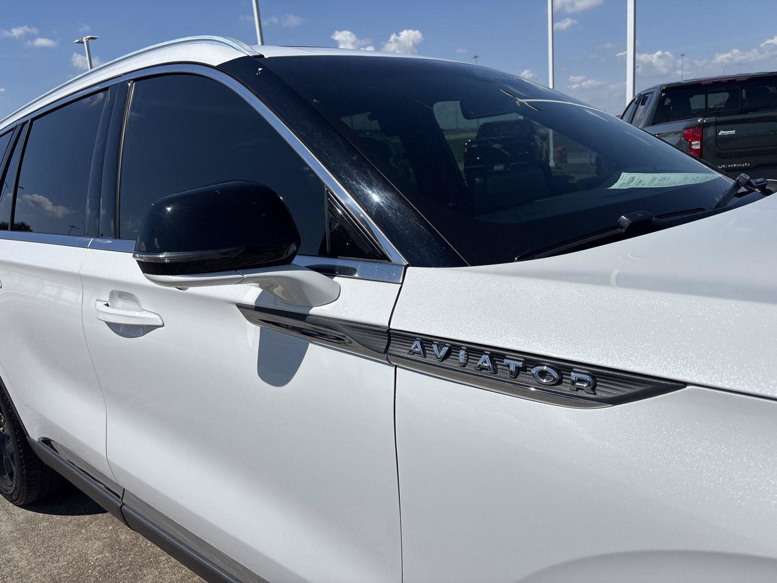 Used 2025 Lincoln Aviator Reserve w/ Luxury Package RWD image 9