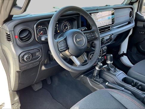 Used 2026 Jeep Gladiator Rubicon AWD/4WD image 17