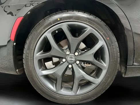 Used 2022 Chrysler 300 Touring w/ Sport Appearance Package RWD image 29