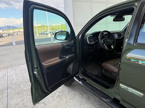 Used 2021 Toyota Tacoma Limited AWD/4WD image 12