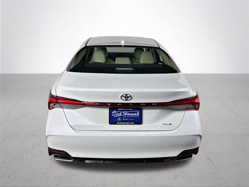 Used 2022 Toyota Avalon XLE w/ Moonroof Package image 7