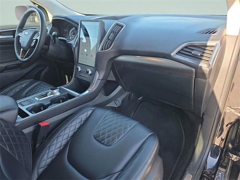 Used 2024 Ford Edge Titanium image 7
