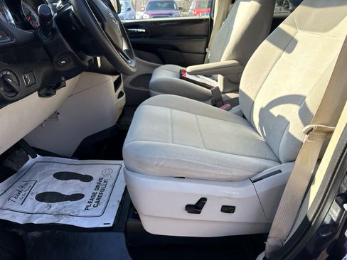 Used 2012 Dodge Grand Caravan SXT image 11