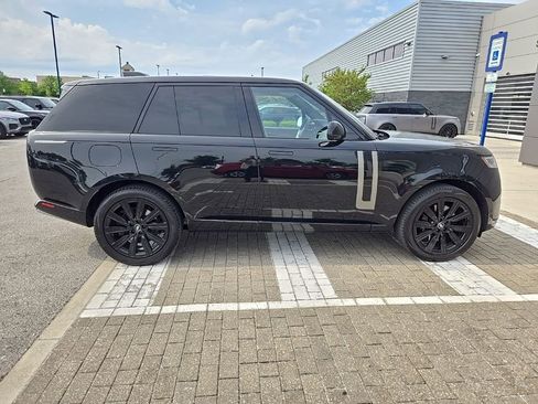 Used 2025 Land Rover Range Rover SE AWD/4WD image 4