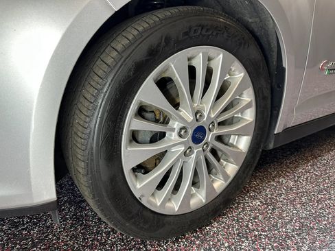Used 2017 Ford C-MAX Energi SE w/ Equipment Group 402A FWD image 22