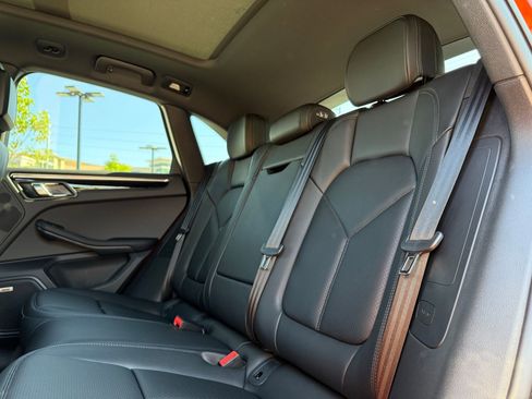 Used 2025 Porsche Macan AWD/4WD image 29