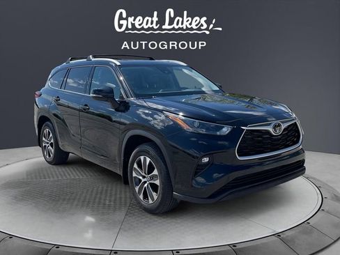 Used 2022 Toyota Highlander XLE AWD/4WD image 7