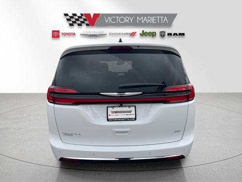 New 2026 Chrysler Pacifica Select image 4