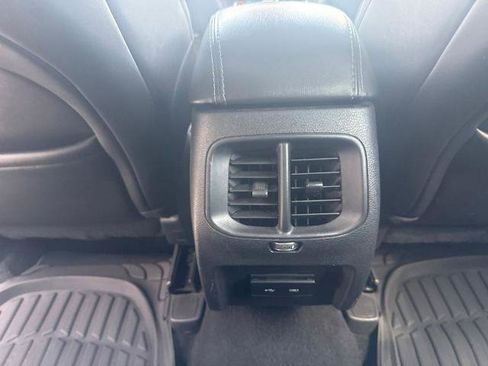 Used 2019 Jeep Cherokee Latitude Plus FWD image 26