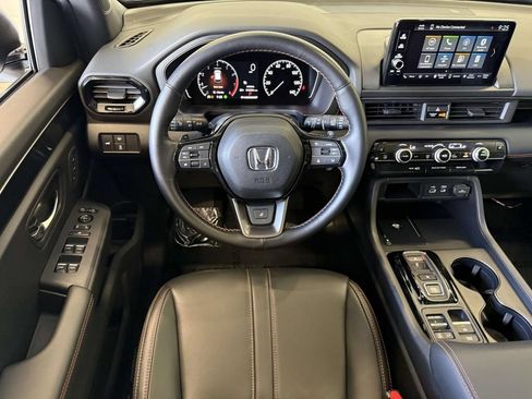 Used 2025 Honda Pilot TrailSport image 4