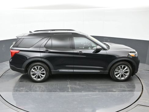 Used 2023 Ford Explorer XLT w/ Equipment Group 202A image 39
