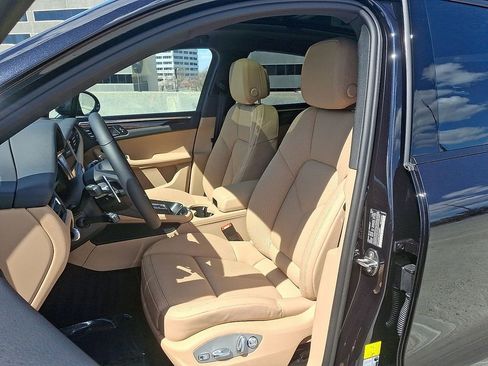 Used 2025 Porsche Macan image 5