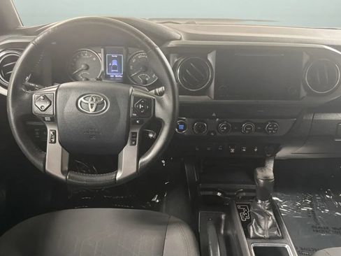 Used 2019 Toyota Tacoma TRD Off-Road w/ Technology Package AWD/4WD image 10