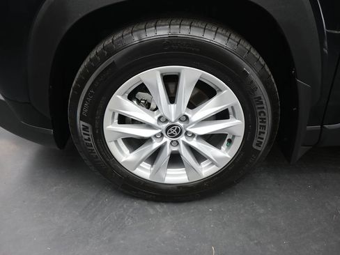 Used 2025 Toyota Corolla Cross LE image 24