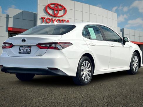 Certified 2021 Toyota Camry LE FWD image 3