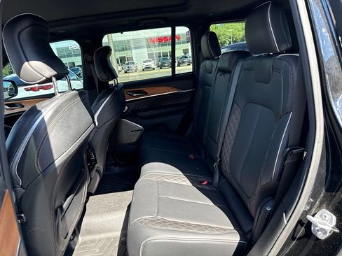 Used 2022 Jeep Grand Cherokee Summit AWD/4WD image 9