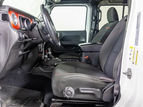 Used 2018 Jeep Wrangler Unlimited Rubicon w/ Cold Weather Group AWD/4WD image 22